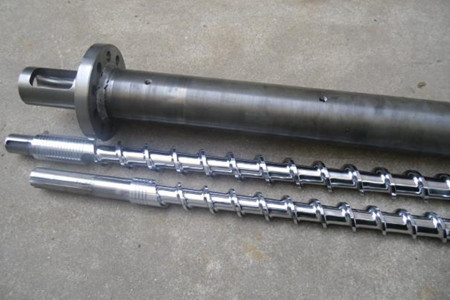 塑料擠出機(jī)機(jī)筒螺桿發(fā)貨前，廠家需要做哪些工作？
