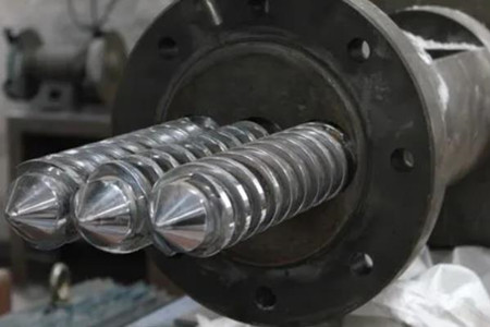 擠出機(jī)機(jī)筒螺桿裂斷的原因是什么？